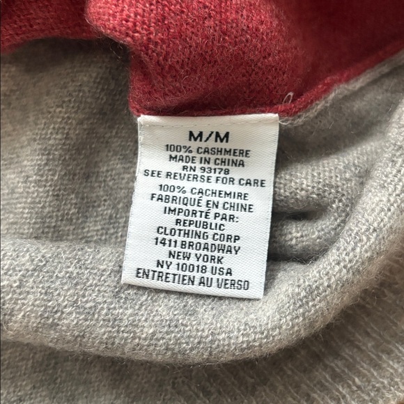 New! Bailey 44 geometric cashmere sweater, gray/red/cream- medium - Picture 4 of 6